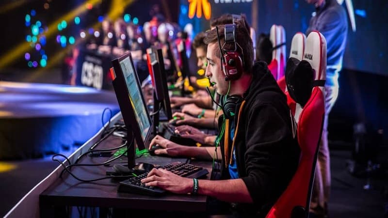 The Rise of eSports: A Deep Dive into the Online Gaming Phenomenon